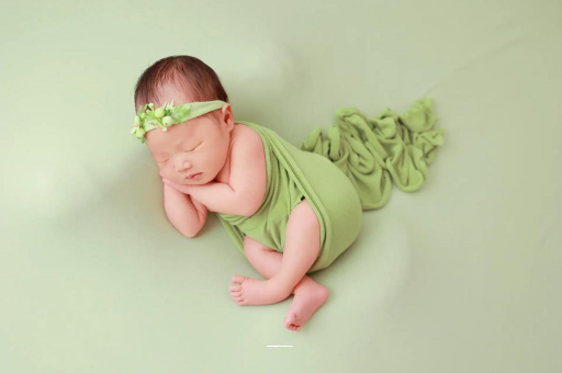 河池宝宝边吃边拉正常吗